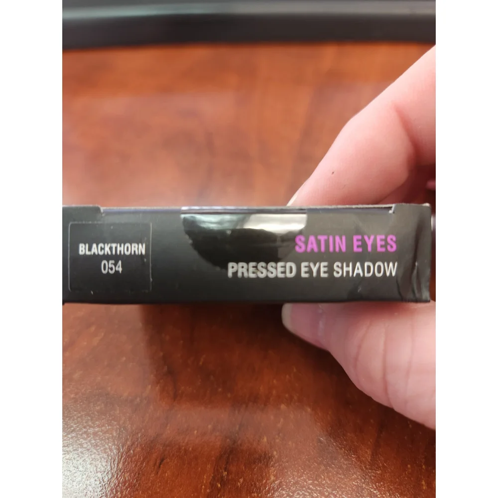 LiSi Cosmetics Satin Eyes Pressed Eye Shadow Blackthorn 054 size 2.75G